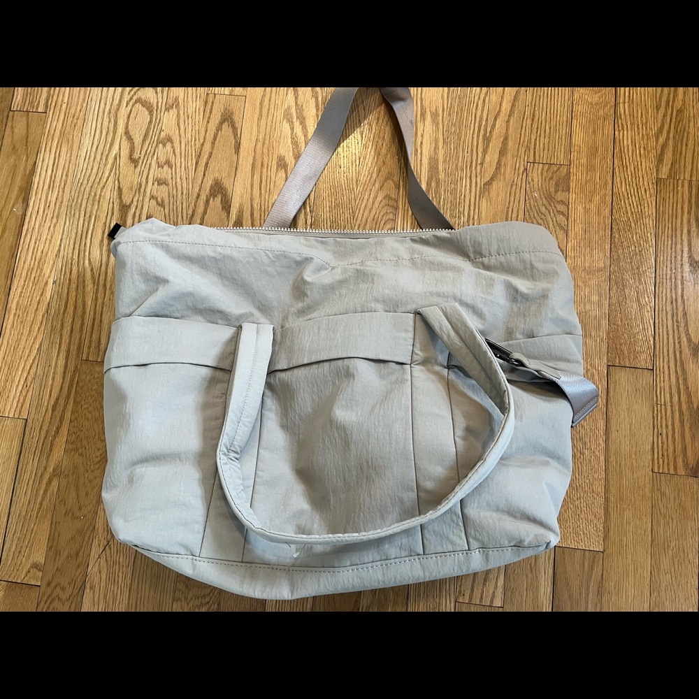 Lululemon weekend bag